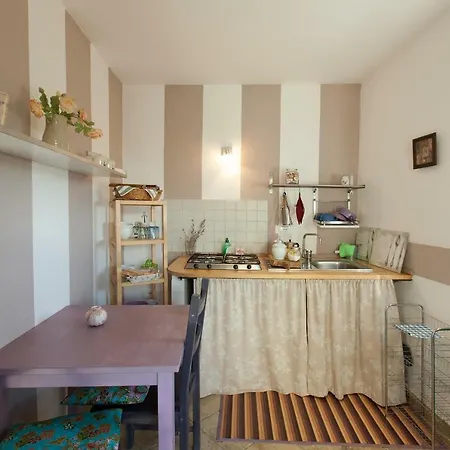 Nyaraló Chezcatherine Sarzana