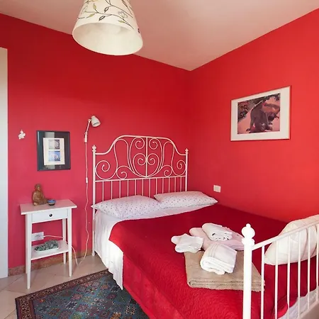 Nyaraló Chezcatherine Sarzana